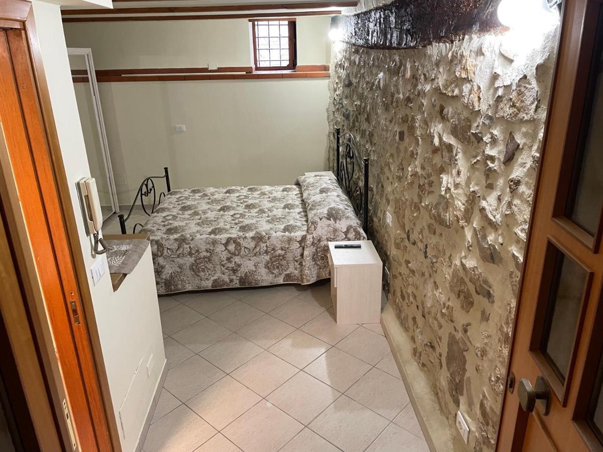 La Stanza Del Principe Panzió Fondi Kültér fotó